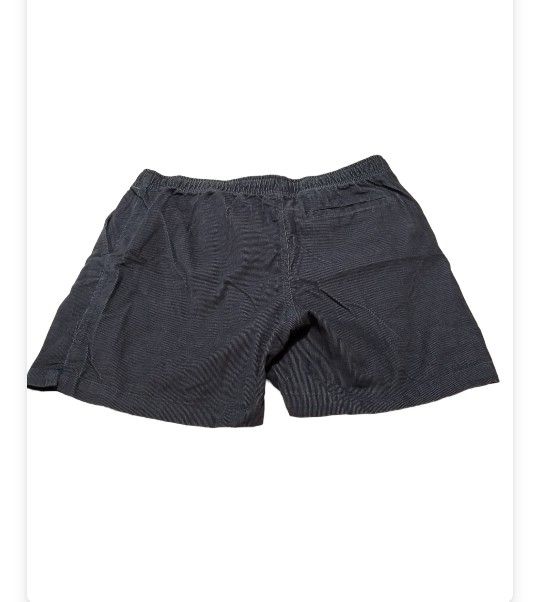 Old Navy: men jogger shorts corduroy L Blue
Brand new. Navy Blue. With tags. 5" inseam.