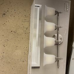 HAMPTON BAY LIGHT FIXURE