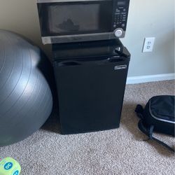 Mini fridge 