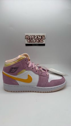 Jordan 1 Mid SE Artic Pink (GS) Sz. 3.5Y