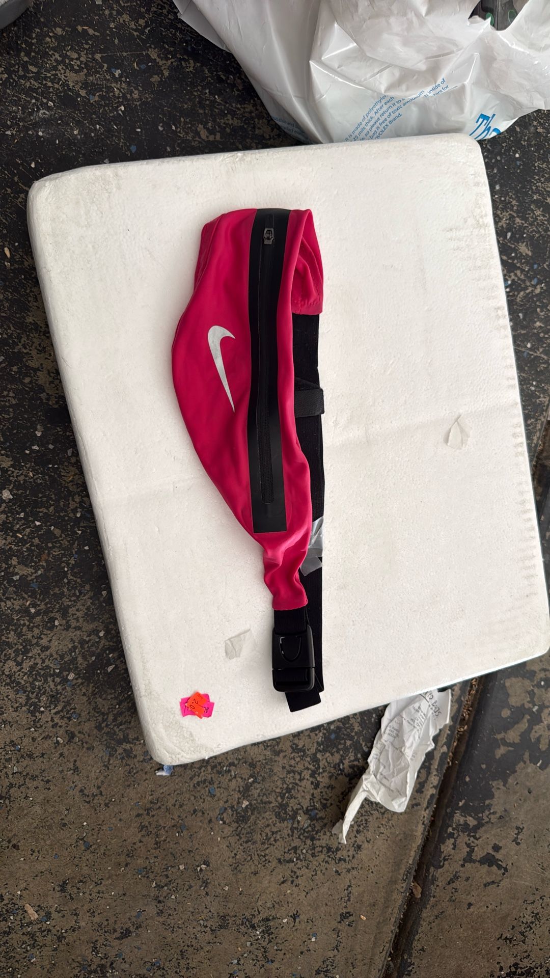 Nike Running Zip Waistpack Pocket Expandable Adjustable Fanny Pack Pink