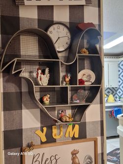 Large rooster shelf unit.