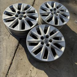 Toyota Prius plug in 2010 to 2015 Original rim