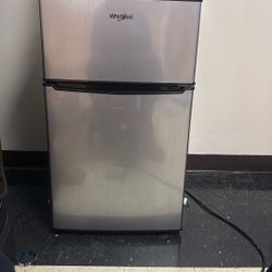 Whirlpool Mini Fridge With Freezer