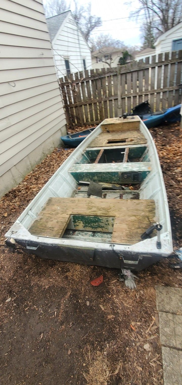 14 Foot Jon Boat. NO TITLE. NO TRAILER
