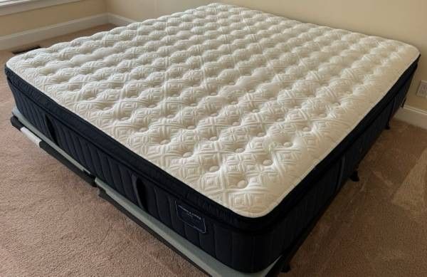 Clean King Size Stearns And Foster Luxury Mattress 