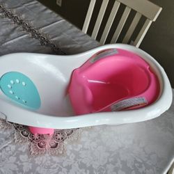 Baby Bathtub .. Like New .. Pink