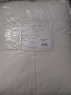Threshold King Comforter Set