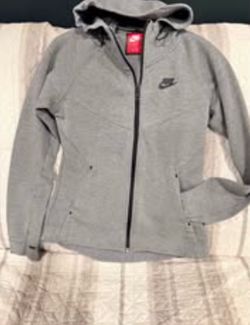 Size S Nike tech