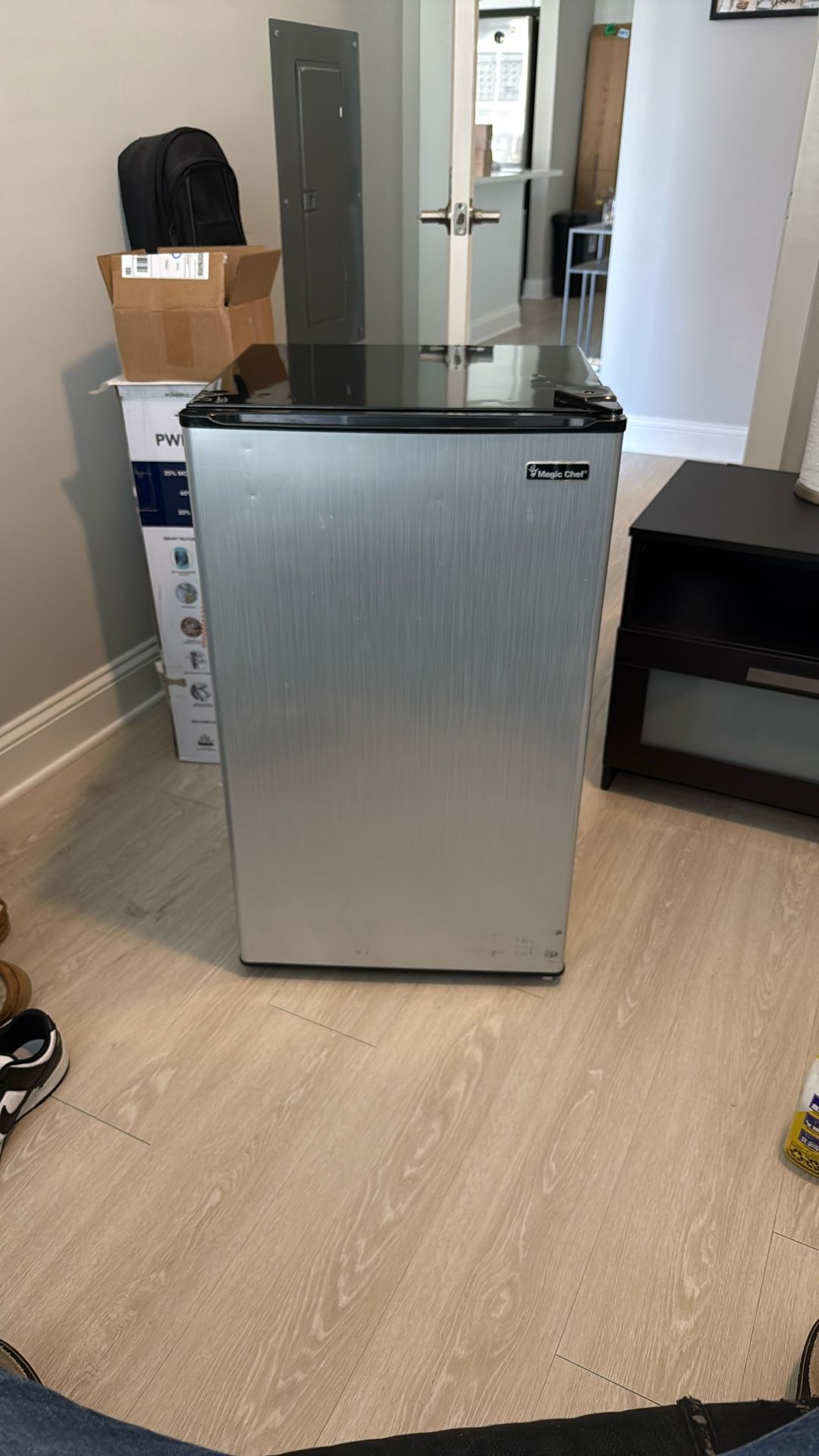 Magic Chef Mini Fridge HMR330SE