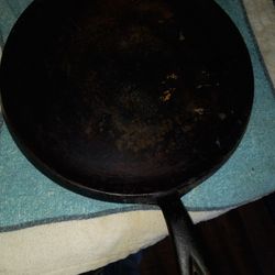 1930's Cast Iron Flat Skillet