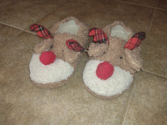 Reindeer Plush Holiday Slippers Size 39
Soft plush reindeer sh 