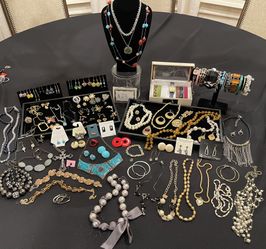 #24 beautiful Collection Of Wearable Jewelry Lot