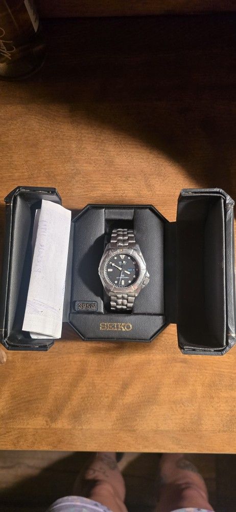 Vintage 1990 Seiko Quartz Diver's 200m Day-Date Watch w/case, Receipt, Links