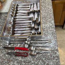 Silverware For 8 People 