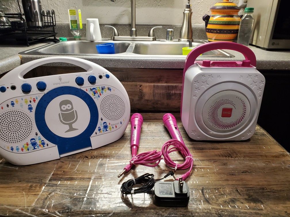 2 Karaoke machines + 2 Microphones + 1 Power Cord