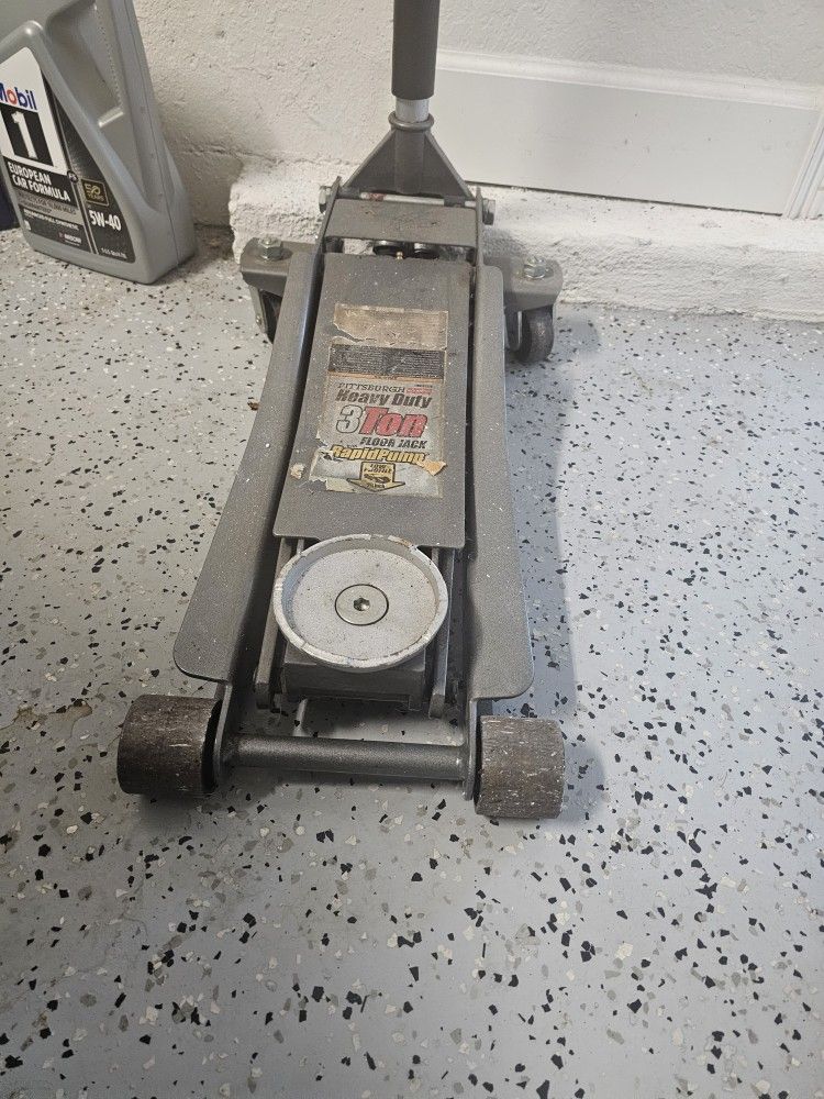Pittsburgh 3 ton floor jack