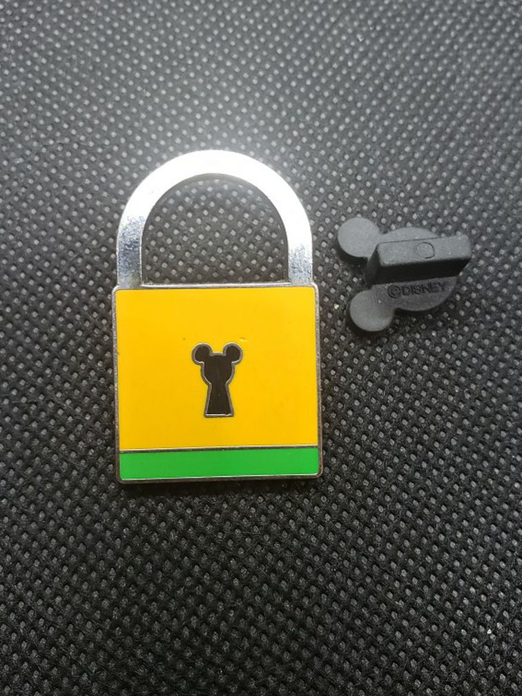 Disney Trading Pin - PLUTO Lock Mickey Keyhole Limited Release 2013