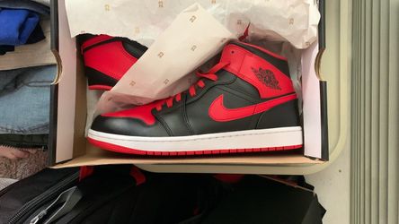 Air Jordan 1 Mid Bred Sneakers