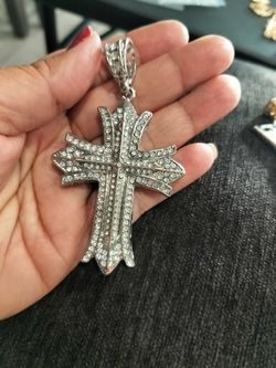 ESPECIAL SABADO Y DOMINGO,  CRUZ EN ORO LAMINADO BLANCO precio normal $15