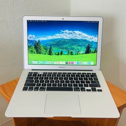 Apple MacBook Air 13” 2015 2.2Ghz i7 8GB RAM 500GB SSD Intel HD 6000 Graphics!!!