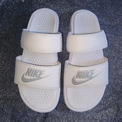 Nikes sandals