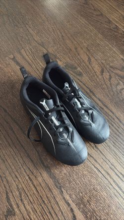Kids soccer shoes cleats