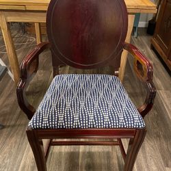 Beautiful Oval-back Vintage Dining Chair