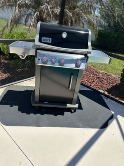 Webber Spirit E-330 Black W/Side Burner Gas Grill NEVER USED