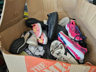 Assorted used shoes