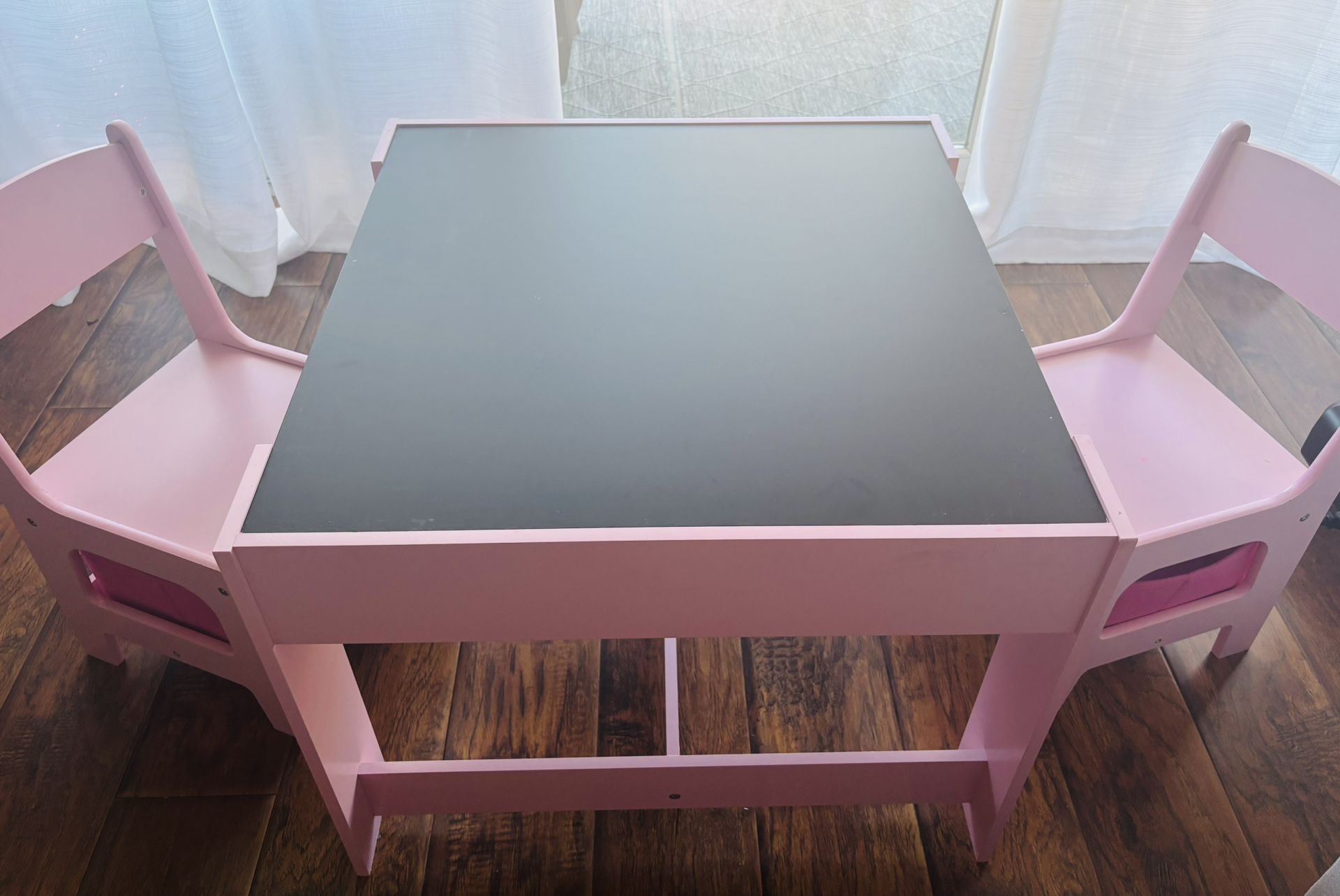 Toddler Play Table + 2 chairs!