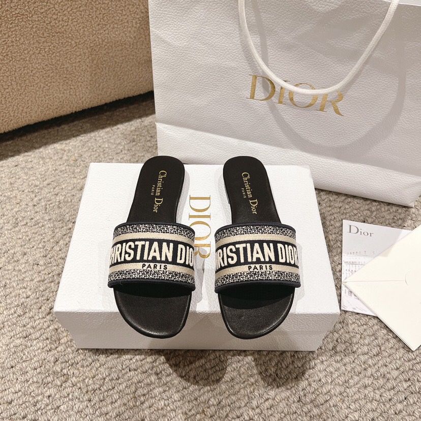 A pair of summer goddess must-have slippers