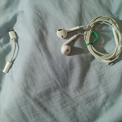 Apple Iphone Headphones w/ Lightning Cord & Apple Iphone Aux Lightning Connector