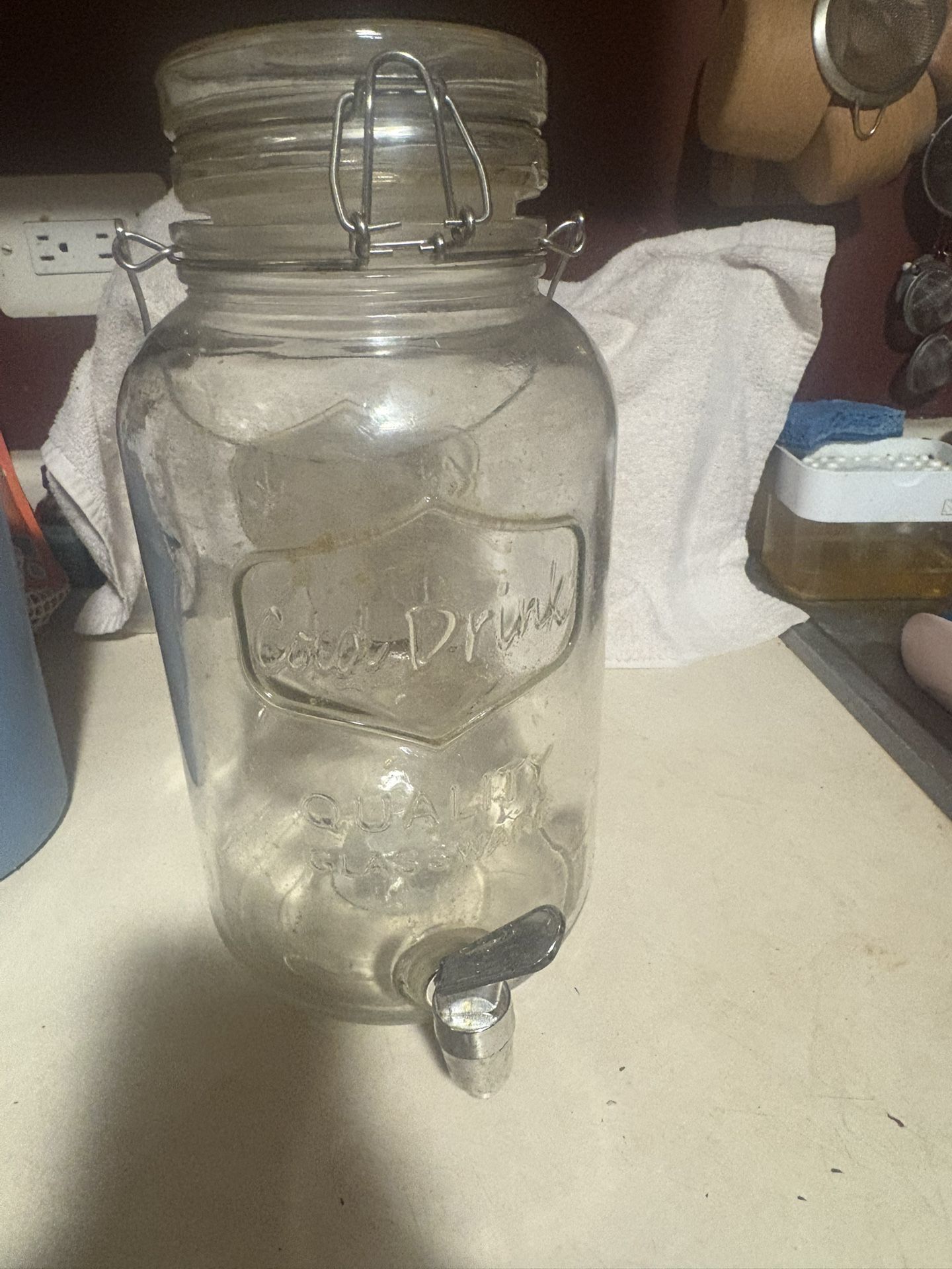 Yorkshire-style glass beverage dispenser