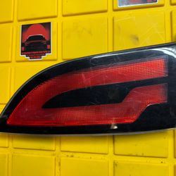 2011 To 2015 Chevrolet Volt Tail Gate Trunk Lid Right passenger RH Side Light 