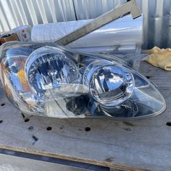 2005-2008 Toyota Corolla Right Headlight 