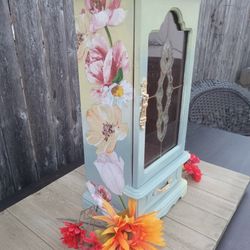 Vintagw Jewlery Box Refinished 