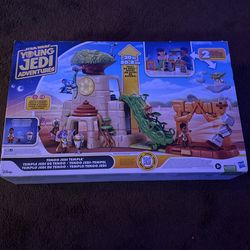 Star Wars Young Jedi Adventures Juego Templo Tenoo Jedi, juego de 20 pulgadas de alto con luces y sonidos, 2 figuras de acción, juguetes preescolares 