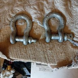Pair of Galvanized 3/4″ D-Ring Shackle with 7/8″ Pin.