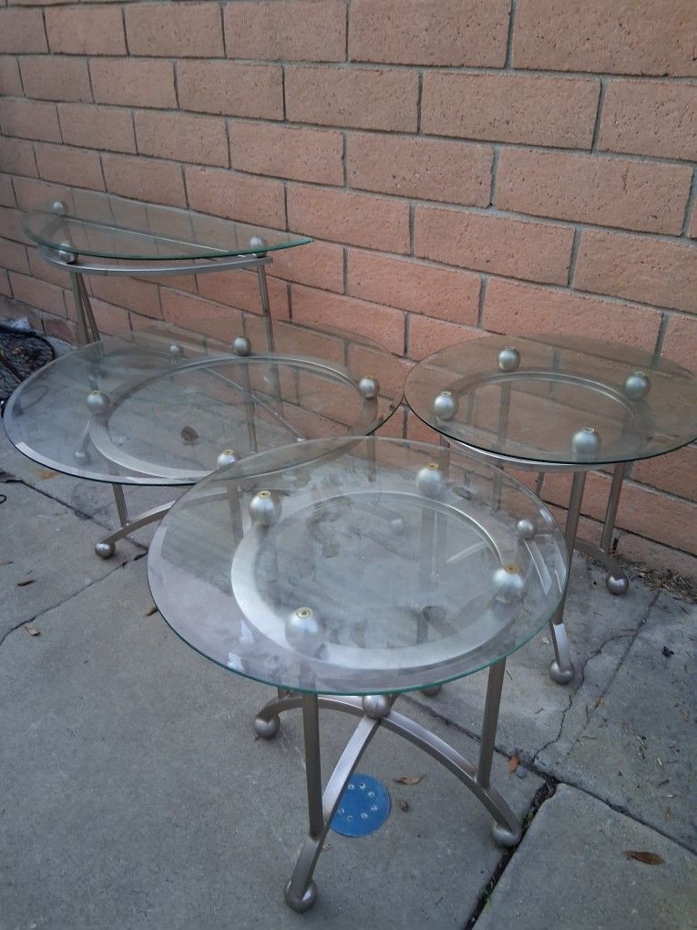 4 Piece Modern Table Set, Level Glass Tops