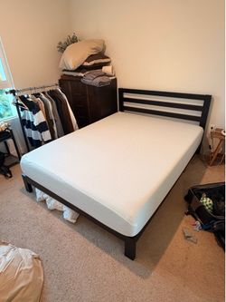 Zinus Arnav Queen Bedframe