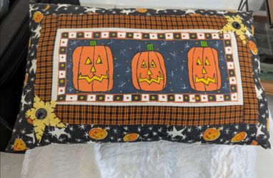 Halloween pillow  excellent condition