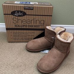 KIRKLAND Lady's Shearling Scalloped Edge Boot 