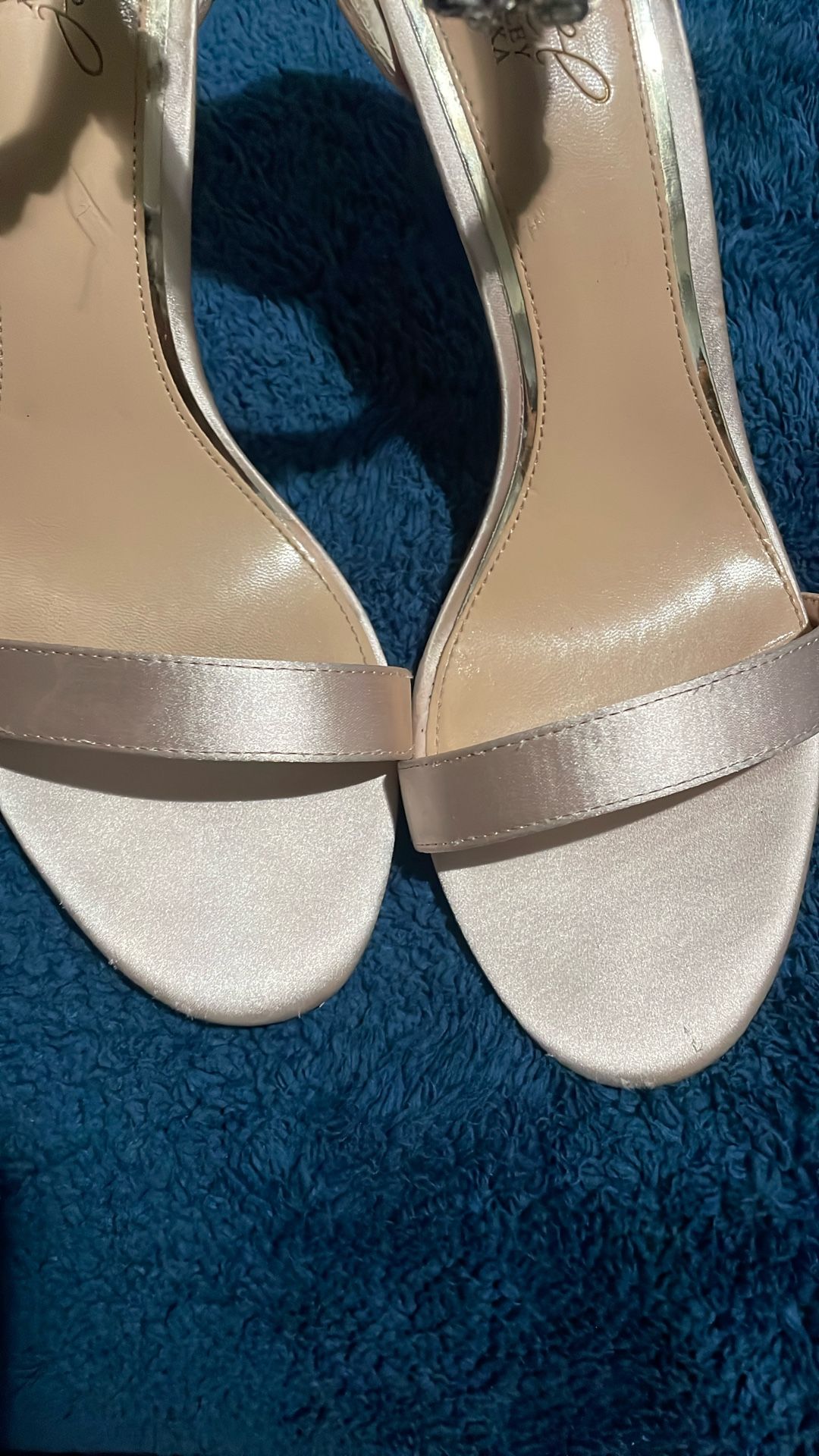 Badgley Mischka Satin beige Heels