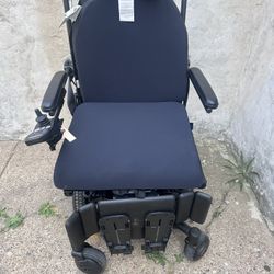 Quantum J4HD POWER WHEEL CHAIR