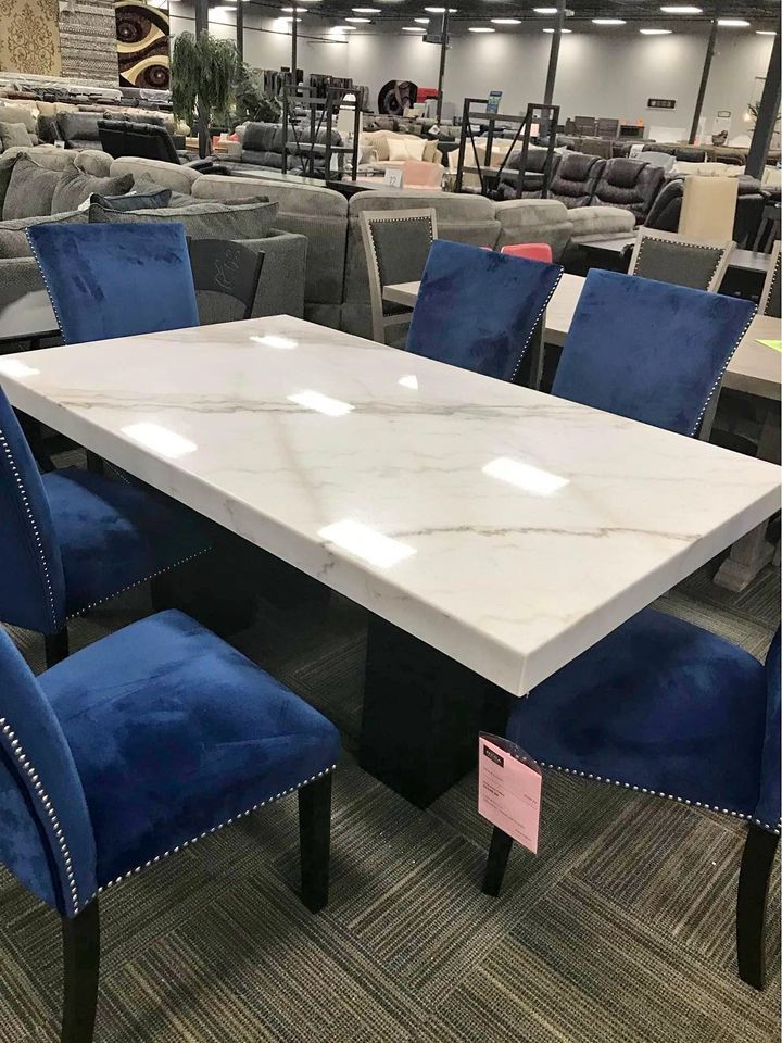 ——— Mesas Dining Table In Stock——