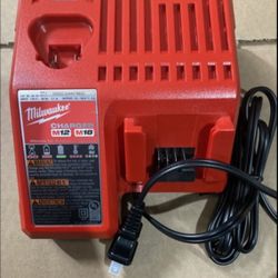 Milwaukee M18 M12 Charger