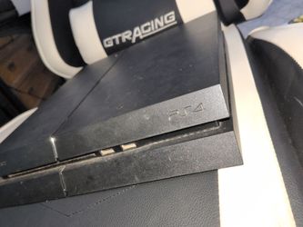 SONY PS4 COMES WITH 2 REMOTES
