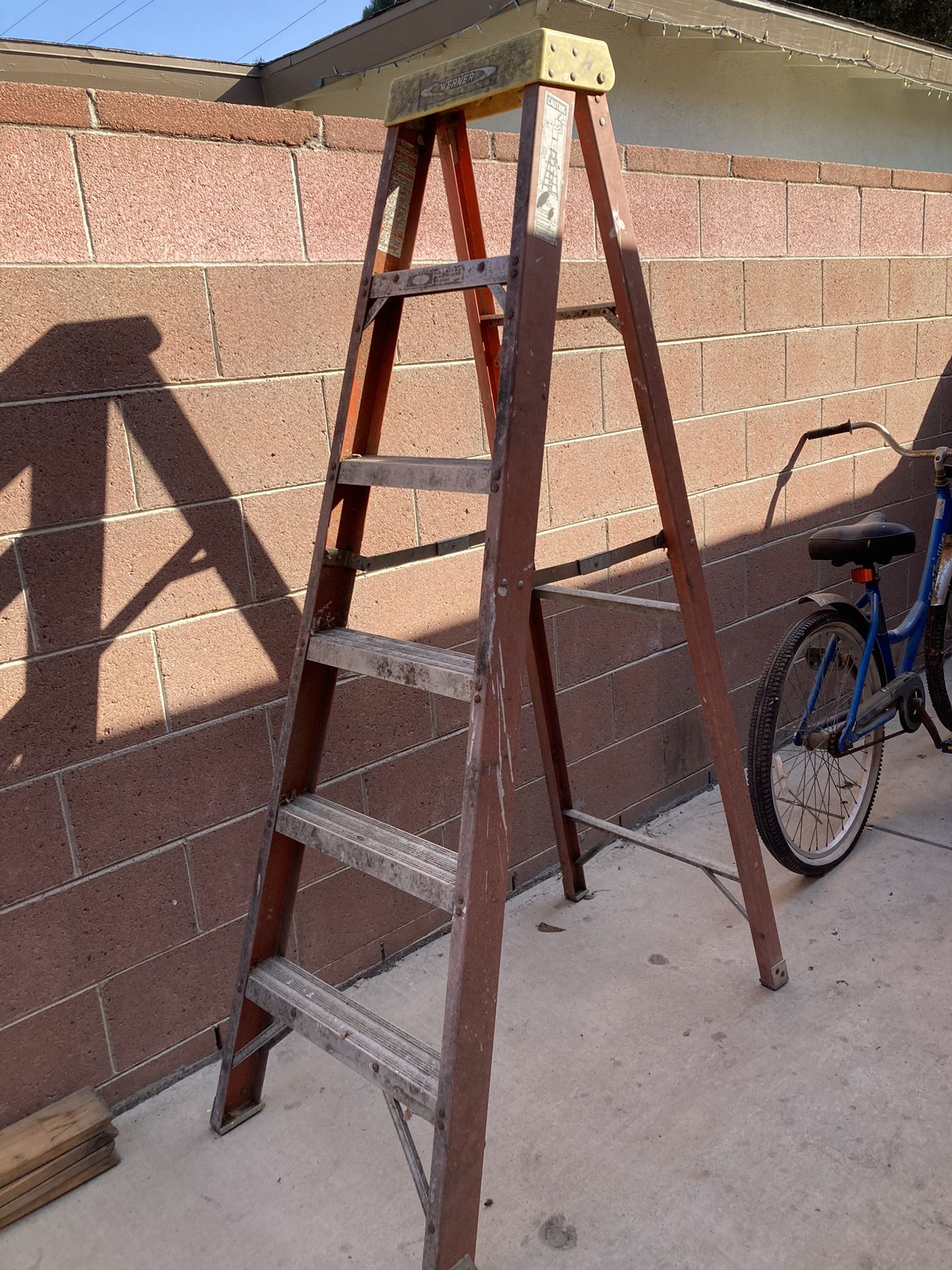 Ladder 🪜 6 Ft. Tall