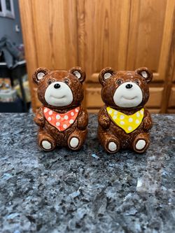 Vintage ceramic Brown Teddy Bears Wearing a Bandanas.  Brand Otagil 1983.  Made in Japan foil sticker on the bottom.  Size approximately 4 inches tall